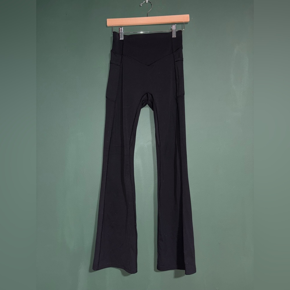 Halara UltraSculpt High Waist Scrunch Butt Yoga Flare Leggings - Picture 4 of 6